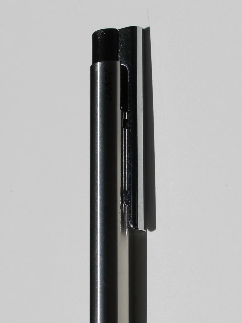 LM205 SCHWARZ crop clip.jpg