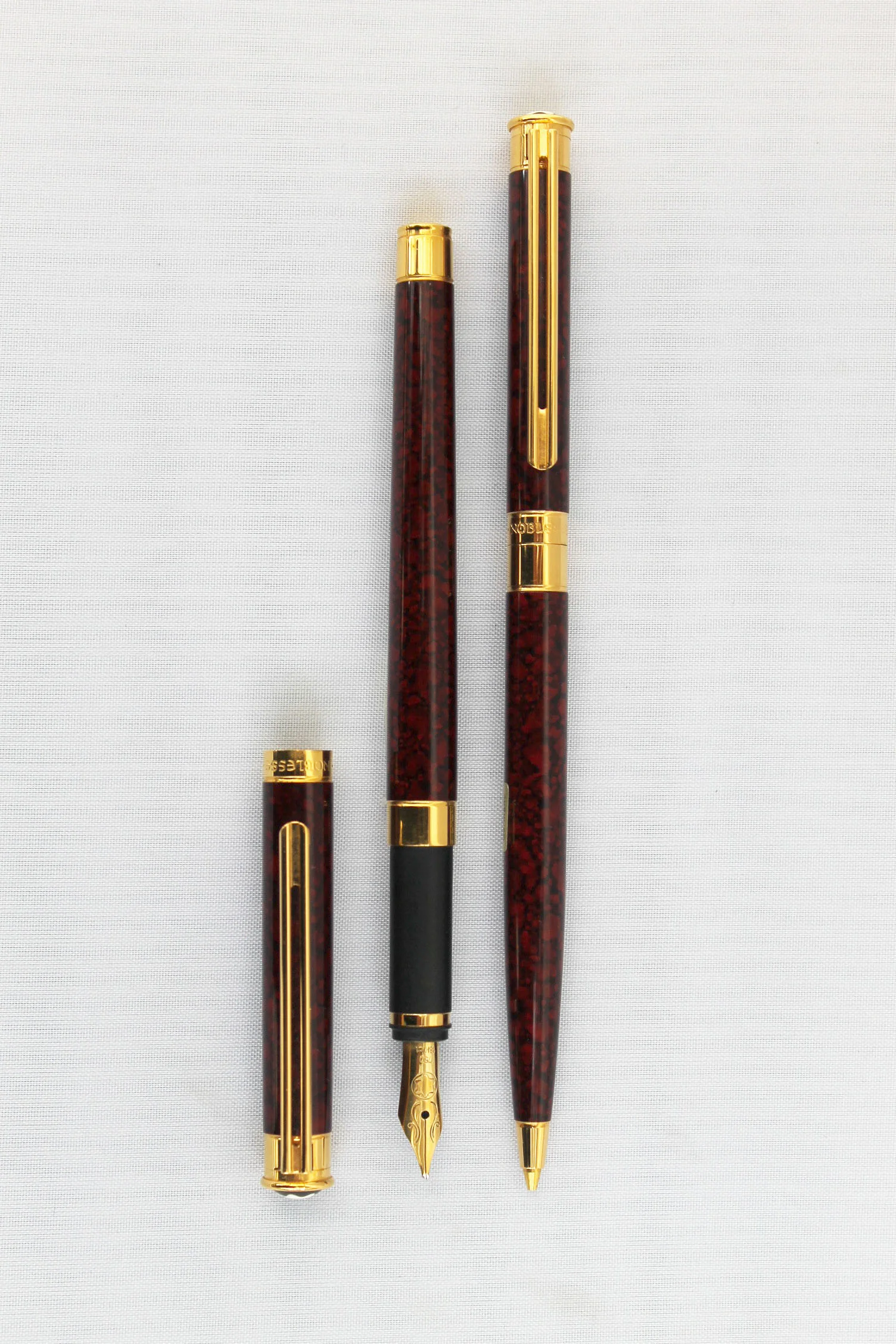 MB Noblesse Red Juego Pluma Fuente y Lapicero