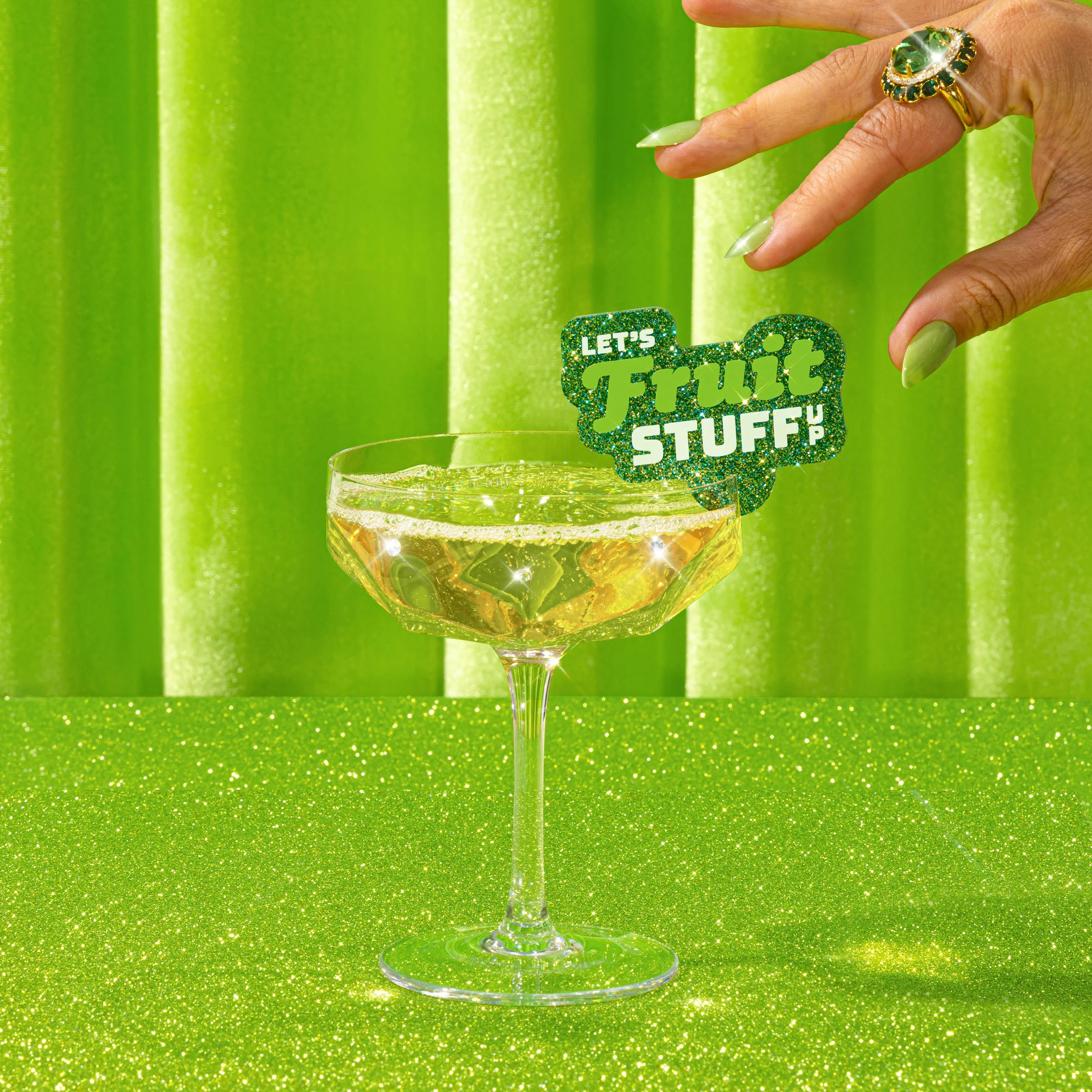 Welchs_2023_Holiday Sparkling_Meta_Consideration_LFSU Topper_InFeedStatic_1x1 (1).jpg