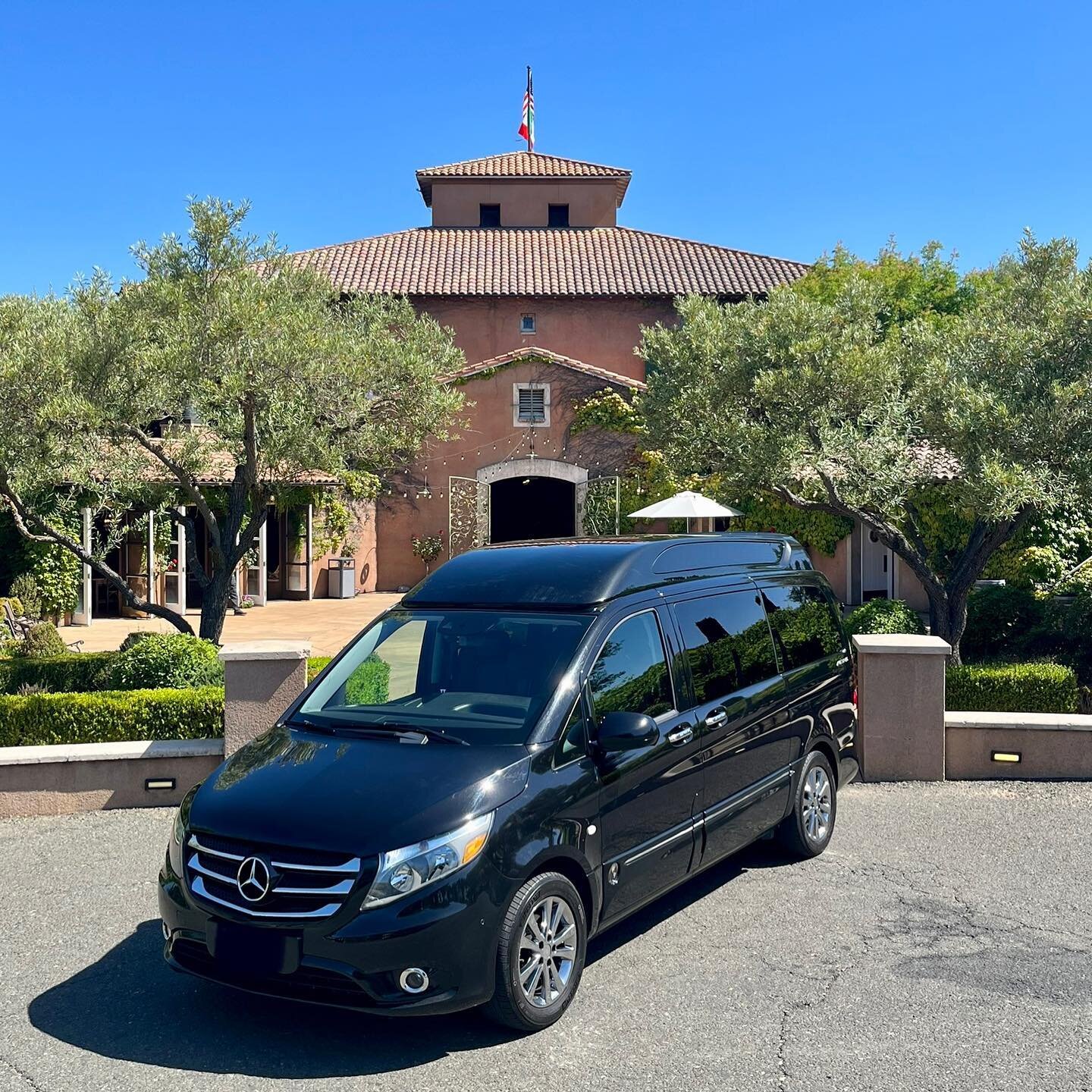 A perfect afternoon in #winecountry 🍇 Call today and travel safely in style on your next visit! #sonomavalley #sonomawines #sonomacounty #sonoma #vineyards #mercedesbenz #luxurylifestyle