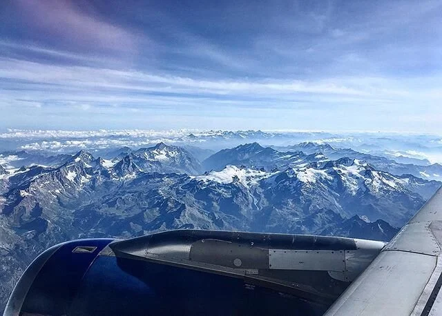 For very good reasons, we can&rsquo;t travel at the moment.  Nothing wrong with a little virtual travel though. Window seat views somewhere over the Italian/Swiss mountains. 
#italy #piemonte #langhe #novello #villagesofitaly #alps #bellavista #joyof