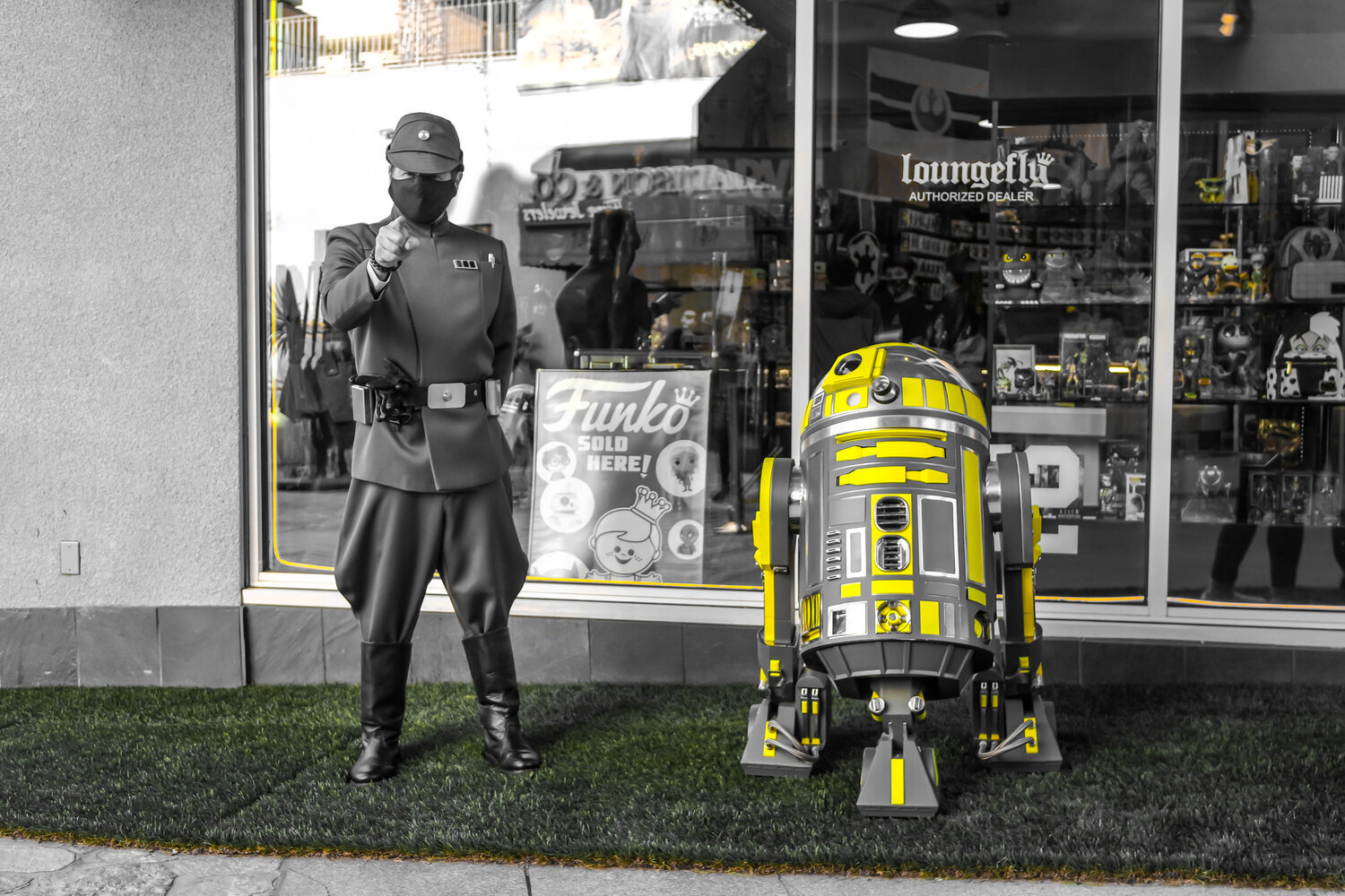 R2-2D &amp; Officer Eric 