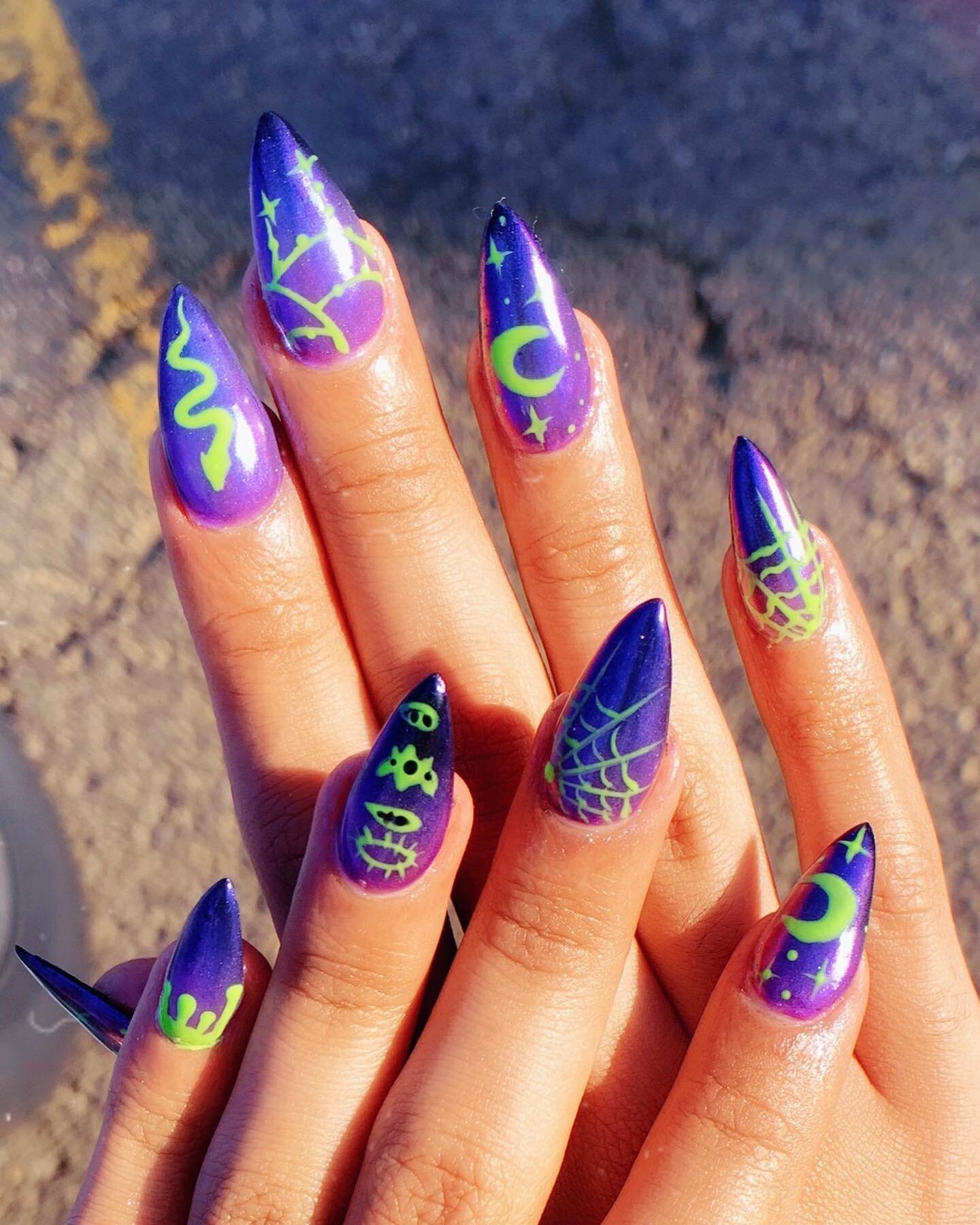 Even under the darkest skies, you still find a way to glow u🌙✨💜💚

nails by: @diandu.nails 

#shpk #shpklocal #shpknails #sherwoodparknails #sherwoodparklocal #sherwoodparksalon #sherwoodparknailtech #yegnails #yegnailtech #purplenails #purplenails