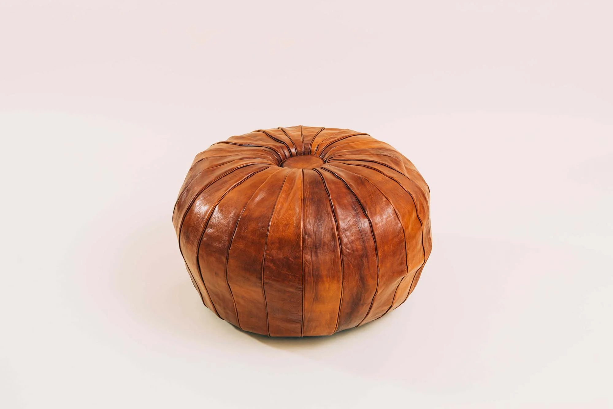 Pouf en cuir rond camel(1).jpg