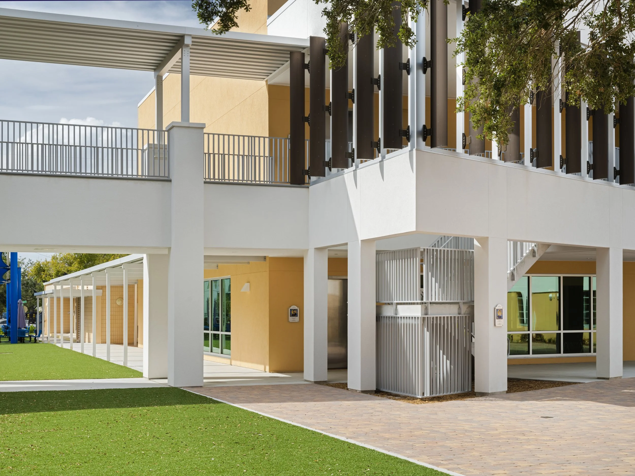 Exterior2_s.jpg
