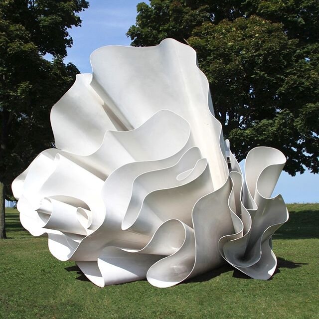 &quot;Waltzing Matilda,&quot; 2014
Reinforced fiberglass, 15' high x 15' wide x 18' long
Photo: Jyoti Srivastava (Temporary installation on Lake Shore Drive, Chicago, IL 2014-2015)
Currently on view at the Mennello Museum of American Art, Orlando, FL