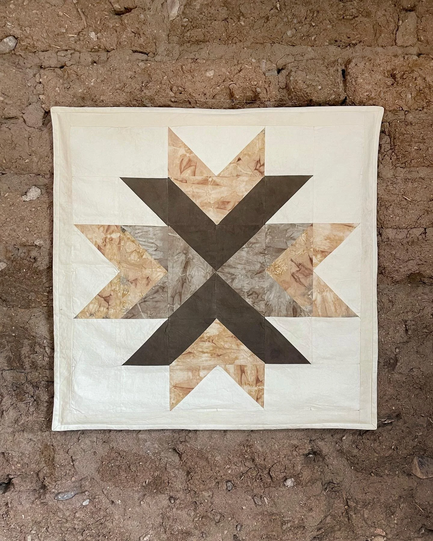 Texas Highway 118, Davis Mountains, 2&ndash;4 (Alligator Juniper, Juniperus deppeana)

cotton fabric dyed with alligator juniper needles harvested from Hwy 118 in the Davis Mountains during a TXDOT tree-trimming lunch break

machine-pieced with cotto