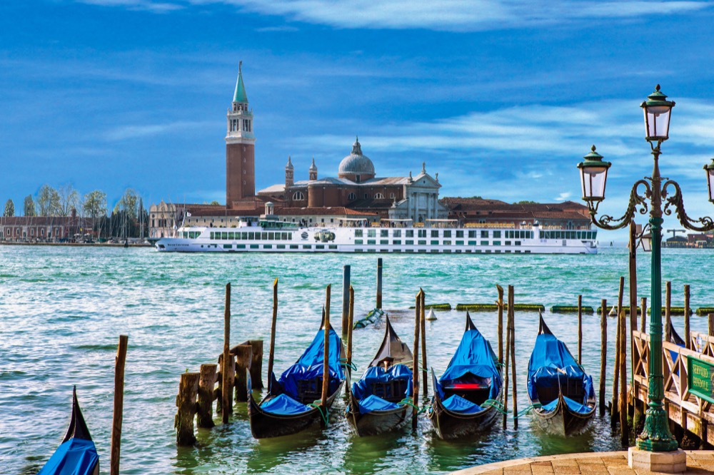 River_Countess_in_Venice_.jpeg