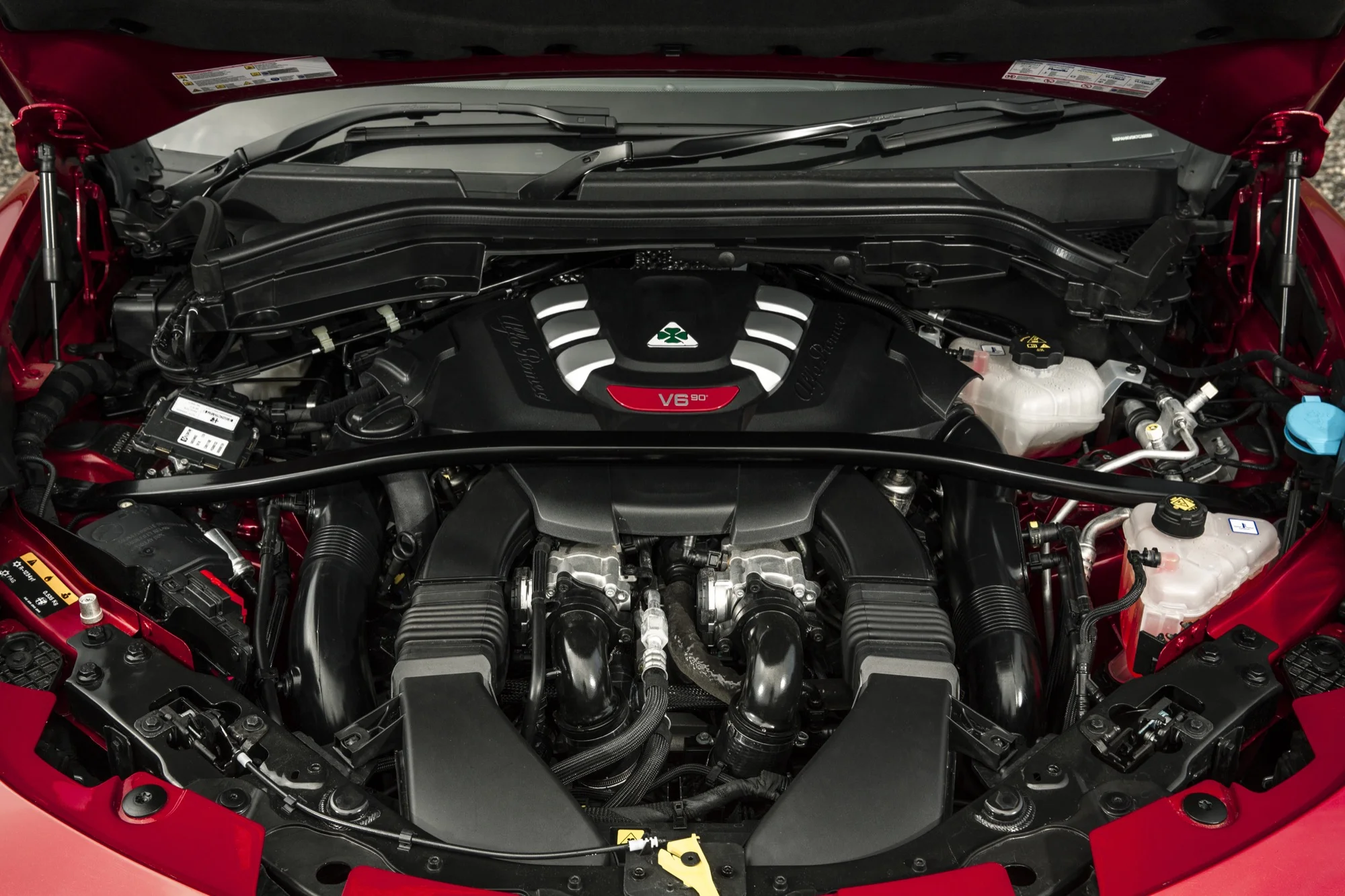 Alfa_Romeo_Stelvio_Quadrifoglio_(33).jpg