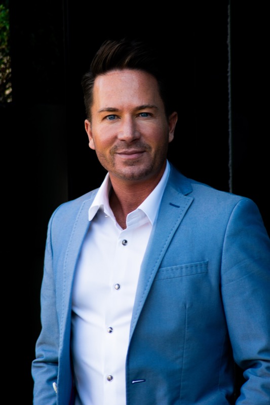 37-d9243216c4a1a03bbd5fe2f5d5ba88c9_simon_profile_pic_to_use.jpg