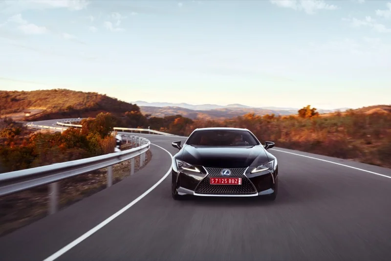 Lexus_LC500h_(52).jpg