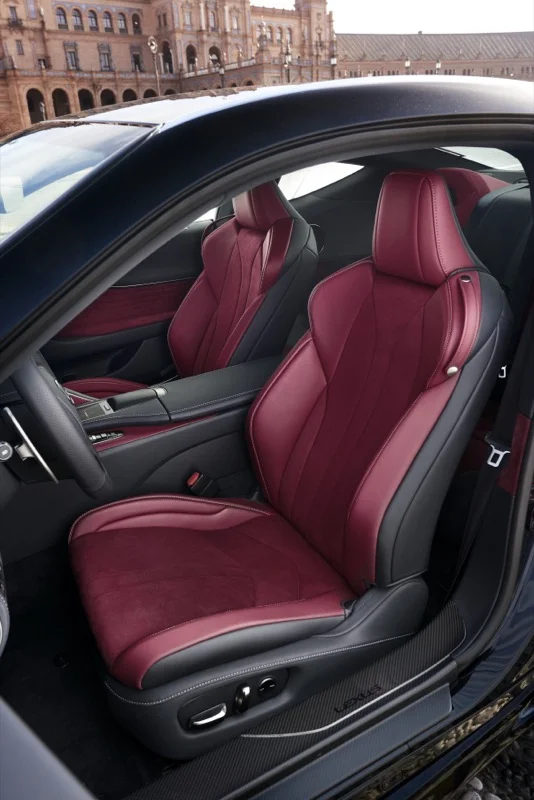 Lexus_LC500h_(12).jpg