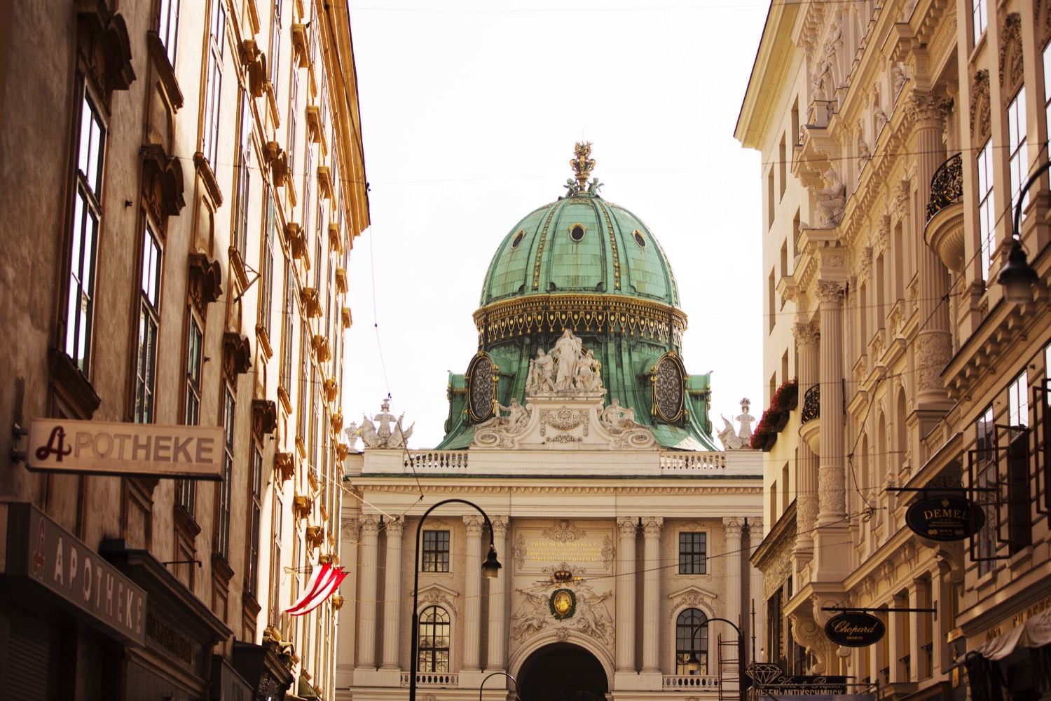 Hofburg - courtesy WienTourismus + Peter Rigaud.jpg