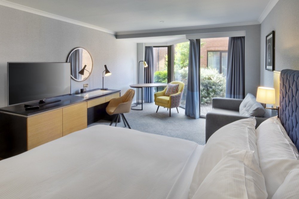 DOUBLETREE_MANCHESTER_AIRPORT_King Junior Suite3.jpg