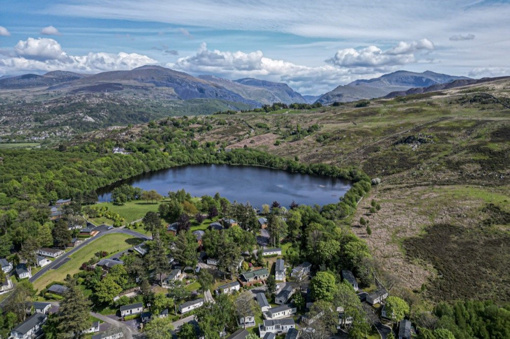 Your Own Piece of Paradise 💛 Imagine owning your own holiday home in this jewel of a retreat in ravishing Snowdonia - @brynteg_retreat 

It&rsquo;s just an easy and picturesque drive from Cheshire &ndash; but the Snowdonia region of North Wales is l