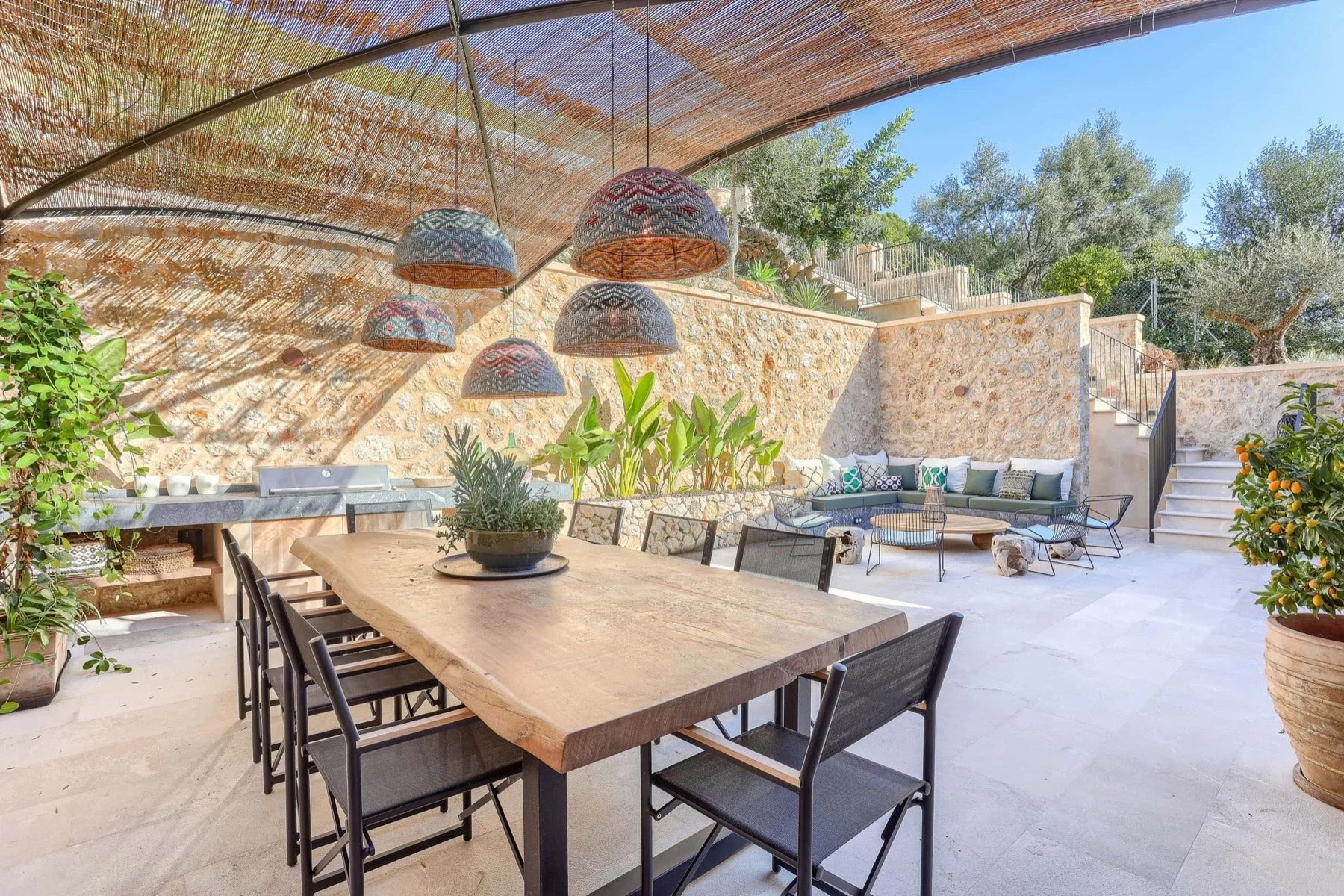 Outside dining 1 - 1.jpg