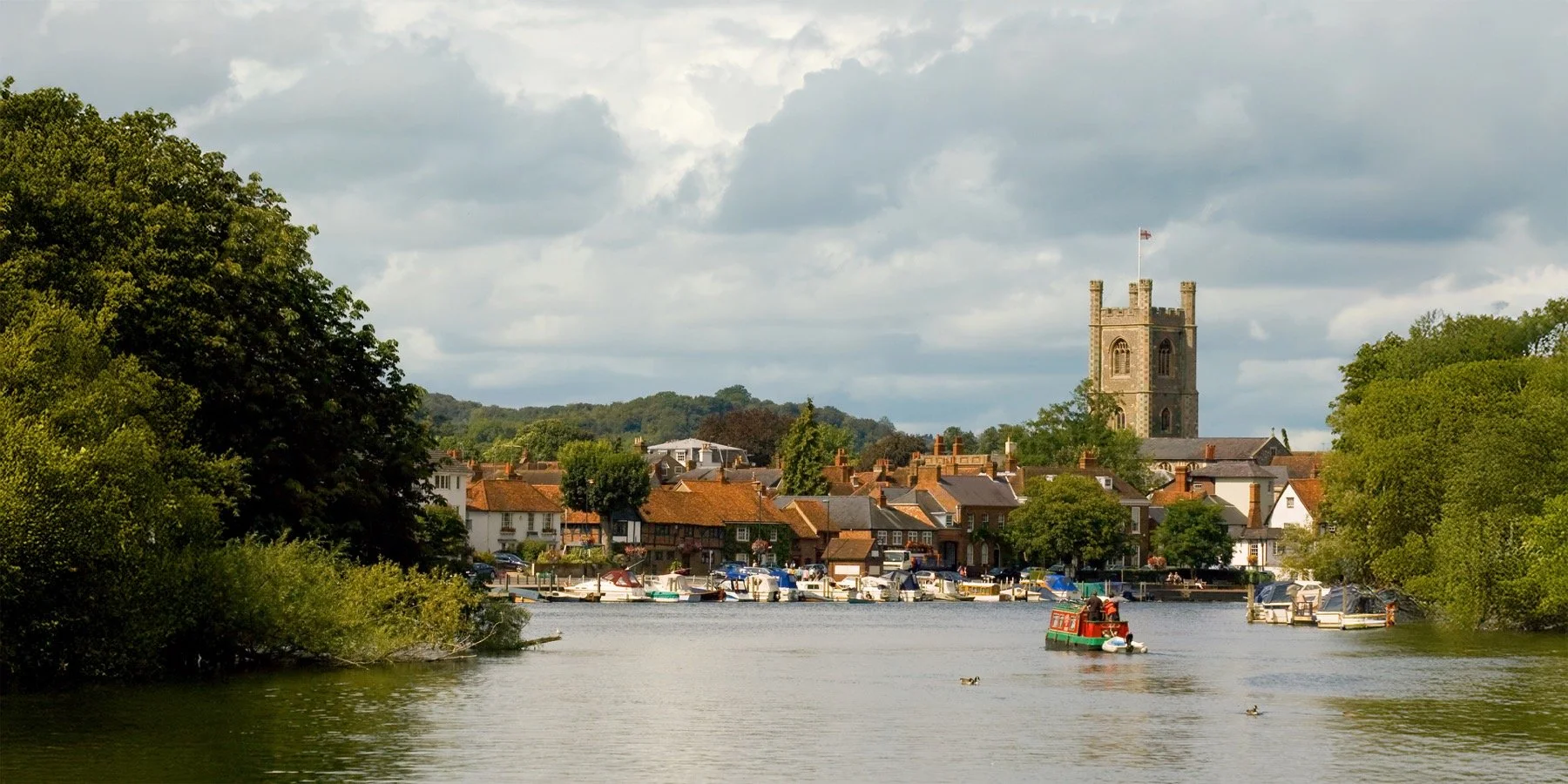 riverside-church-boats_Henley-upon-Thames_Thames-Valley_England_Destination_3840x1920_2025.jpg