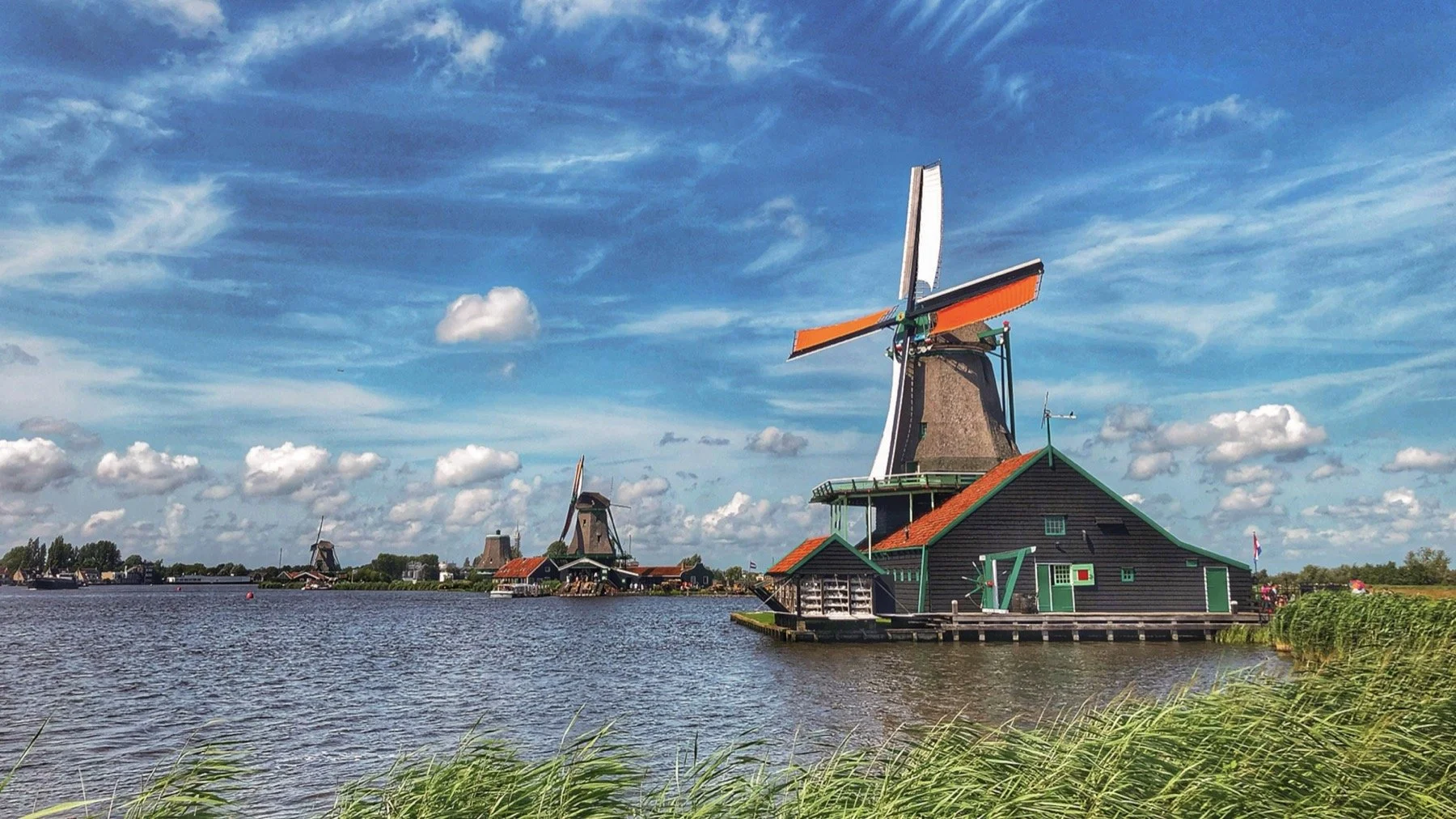 riverbank-windmills-clouds-zaanse-schans_North_Holland_Netherlands_Destination_3840x1920_2025.jpg
