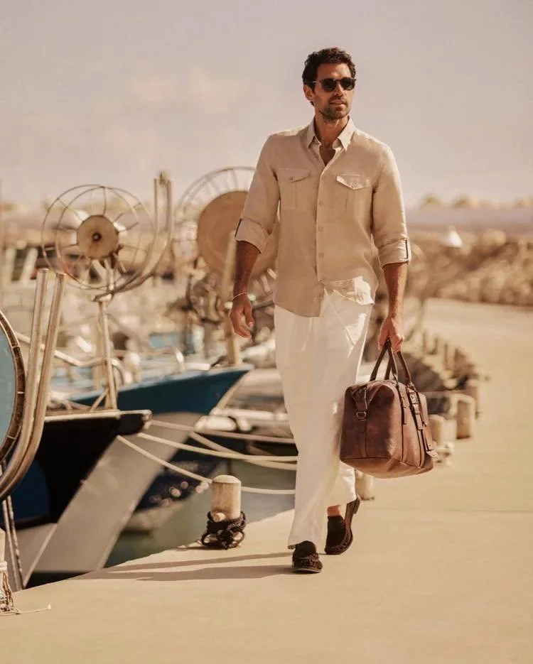 The British suit gets a refined update in Hawes &amp; Curtis&rsquo; SS26 1913 Linen Collection, shaped by a subtle Mediterranean influence. This season&rsquo;s tailoring focuses on clean lines, lighter structure and considered craftsmanship. Italian 