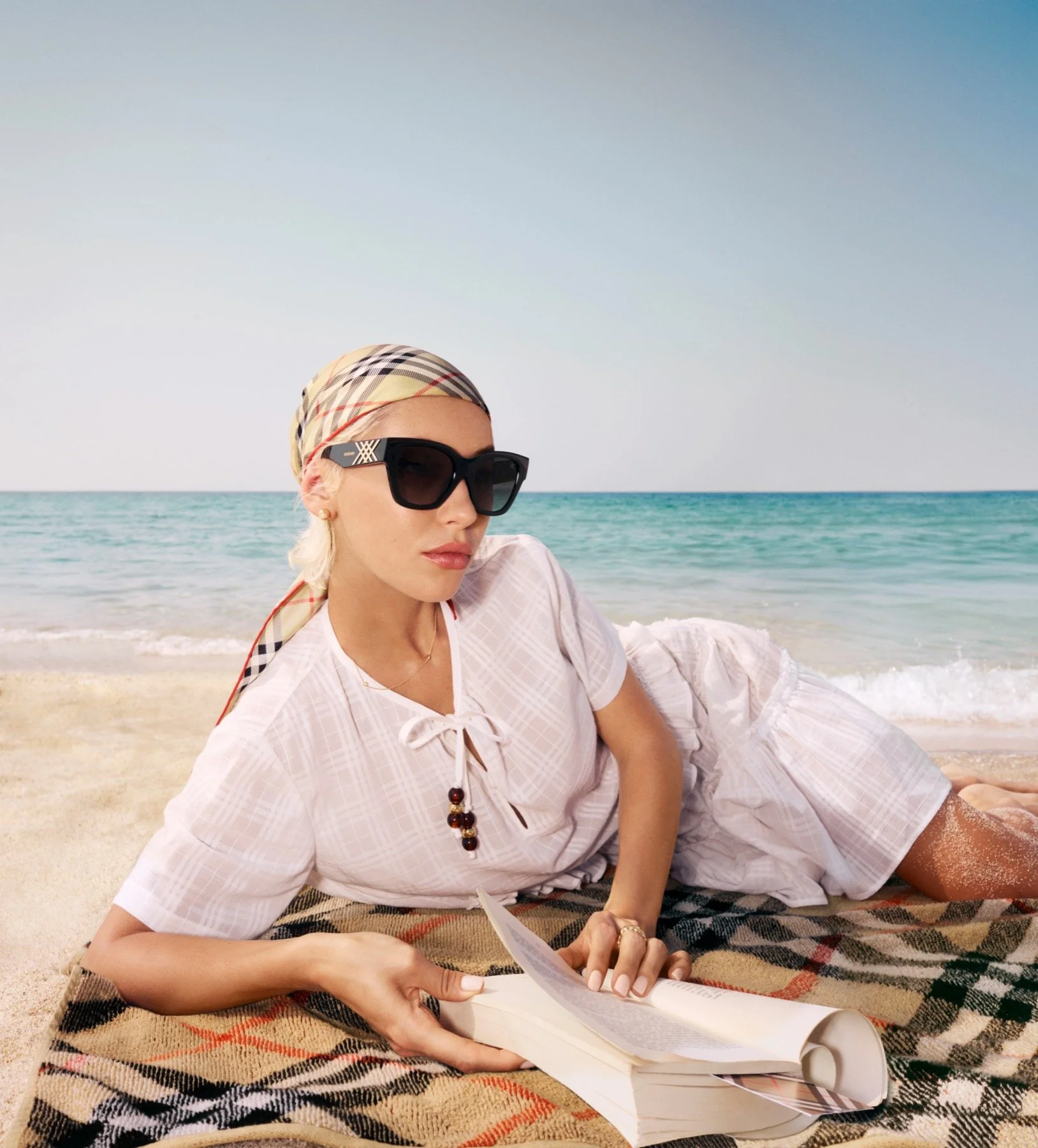Burberry Luxottica Campaign 2026(6).jpg