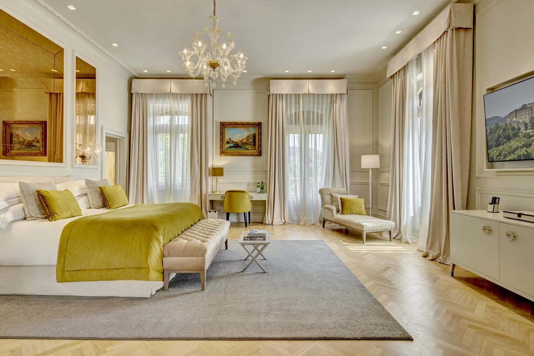 Royal Suite_Bedroom_@tysonsadlo@ herdrepresented.jpg