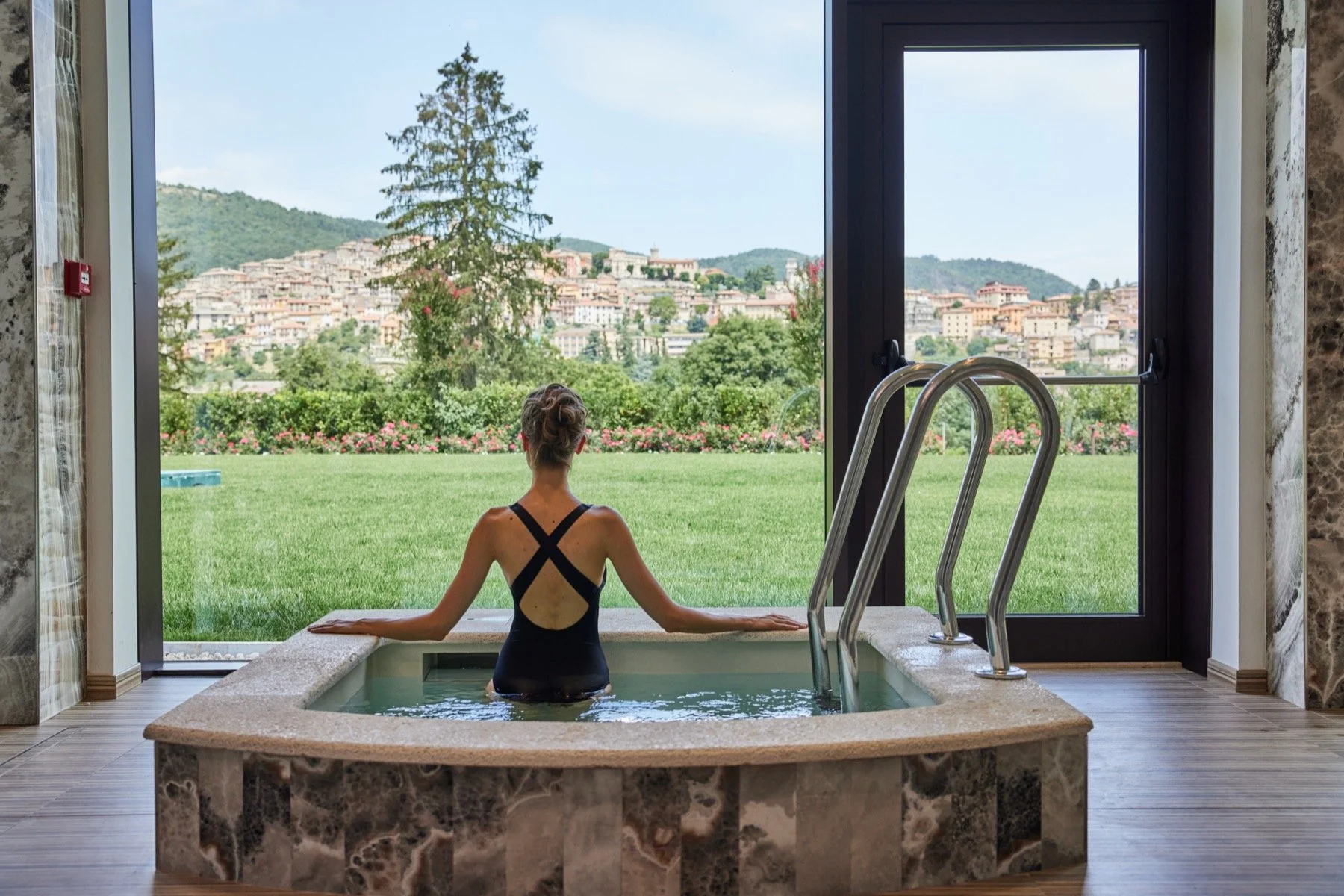 Panorama interno piscina Palazzo Fiuggi @tysonsadlo @herdrepresented.jpg