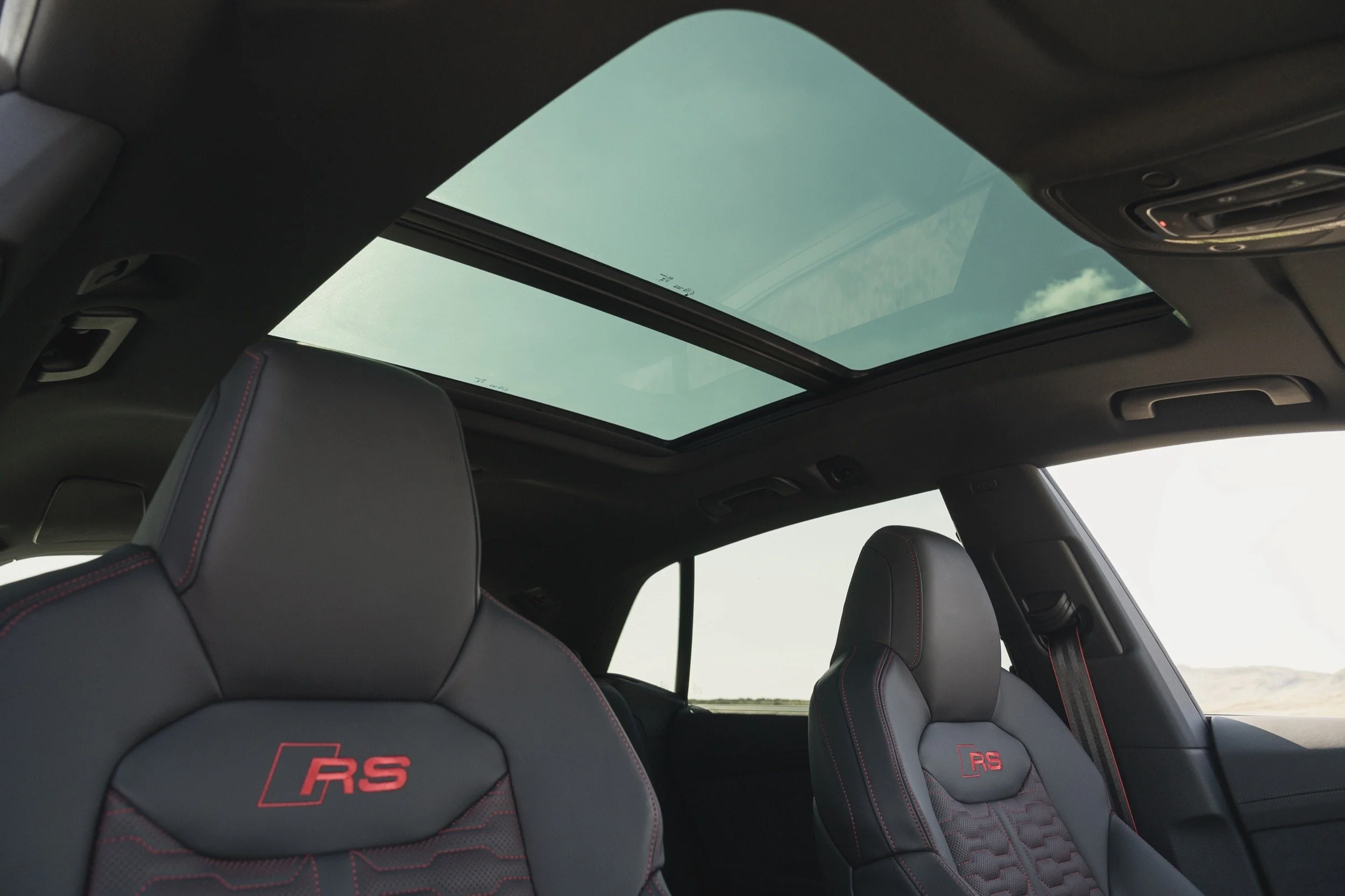 Feature - Audi RS Q8 - Audi (10).jpg