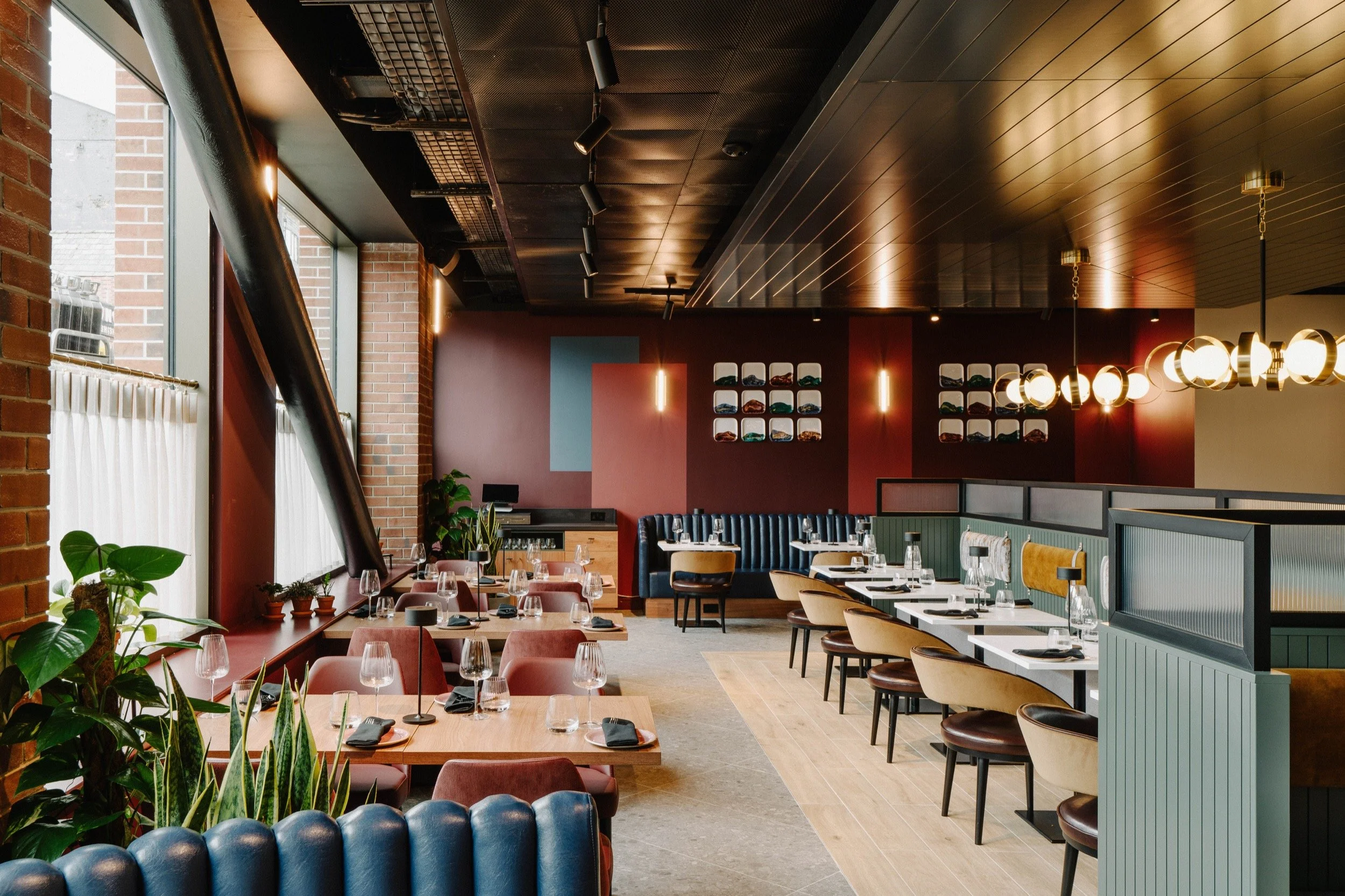 Voyagers Restaurant 003.jpg
