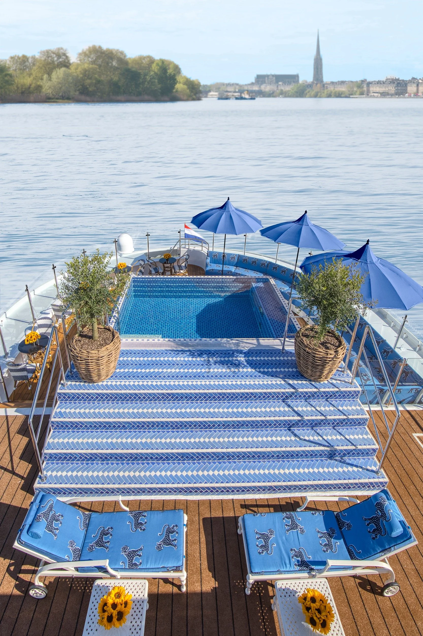 UW-BV-SoleilDeck-InfinityPool-0629.jpg