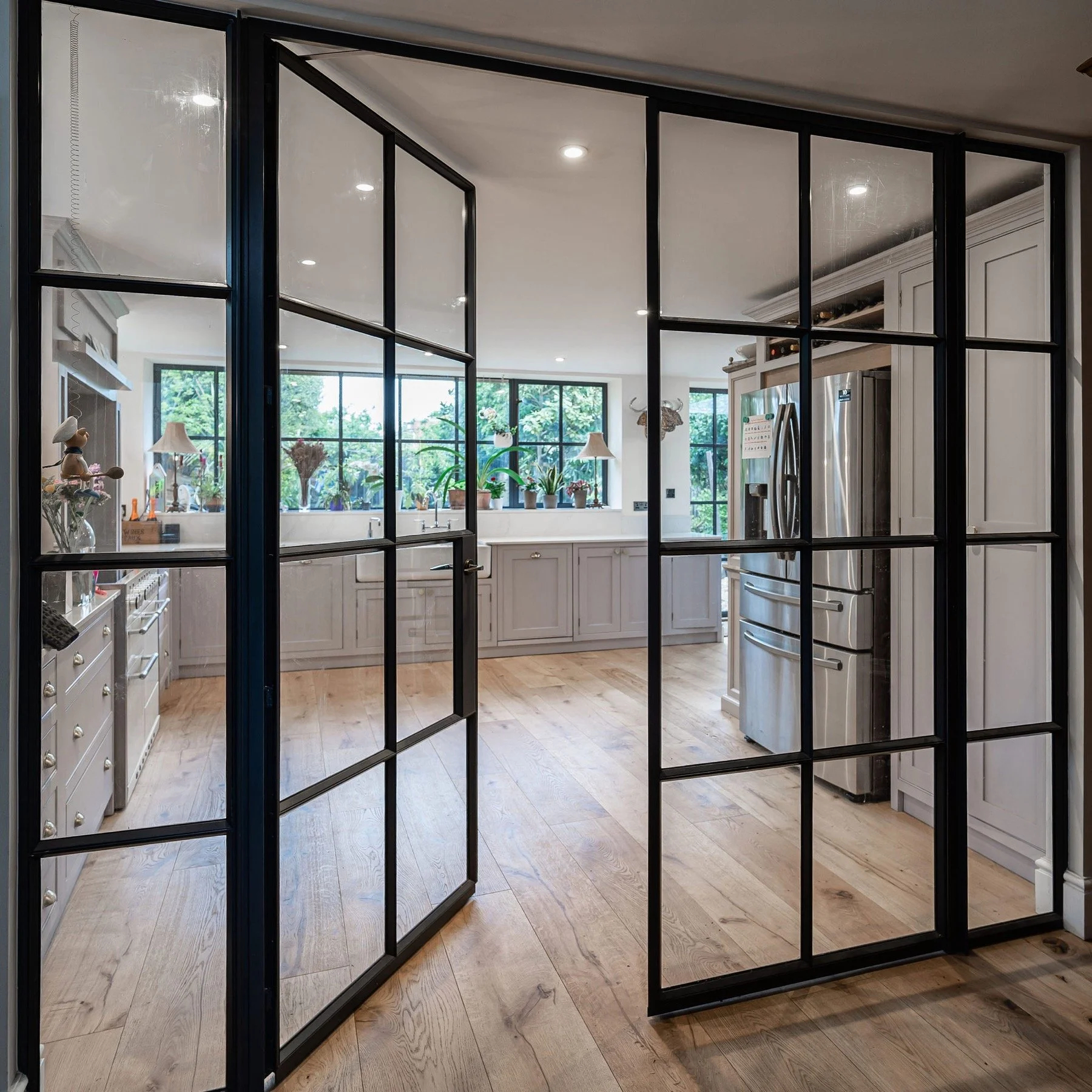 Internal Steel Screens: The Perfect Blend of Style and Functionality