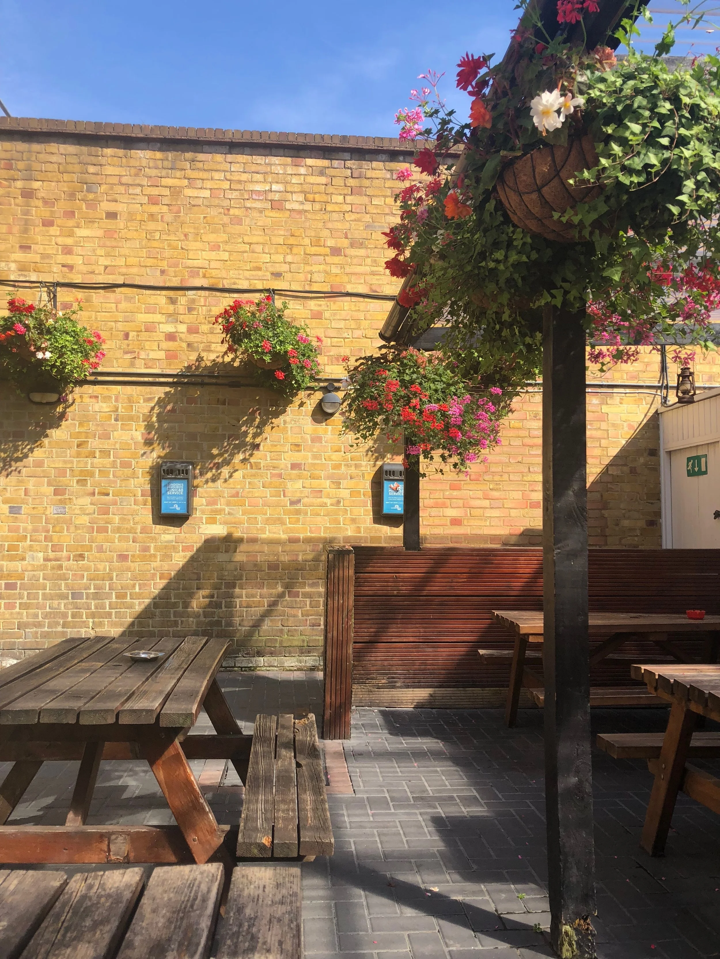 The White Horse (Uxbridge Road)