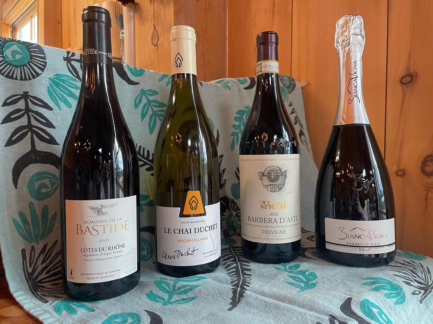 Here&rsquo;s the lineup for the 🍷 Free Wine Tasting on Thursday (8/25) 4-6 PM at Wild Grace Farm
(From left to Right)
▪️Domaine De La Bastide
▪️Le Chai Duchet
▪️Vietti, Barbers D&rsquo;Asti
▪️Bianca Vigna Prosecco
Tea Towel by @zolibyginger 
#win