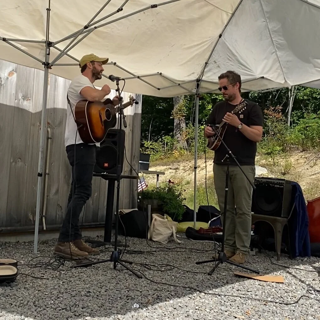 @roydavis_thecoloradas  and @dsmacleod are performing today 11-1 during Sunday Brunch - Music &amp; Mimosas. 🎼🥂 Come on down!