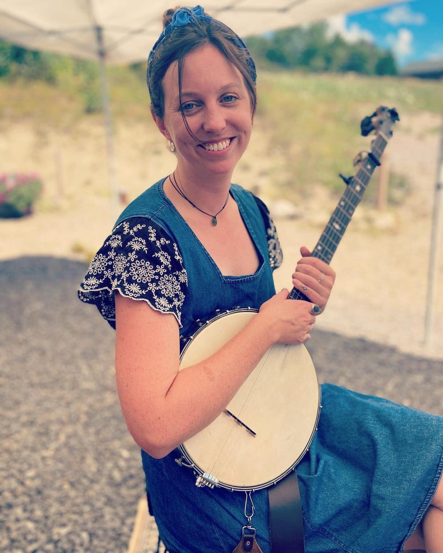 @_princess_pine_  is the musical guest at @wildgracefarmstore this Sunday, September 11th, for Music &amp; Mimosas! 
Swing by between 11-1 to enjoy some brunch, a beverage and listen to some tunes! 🍹🎶
▪️Mimosa Special: Grapefruit Compari Mimosas 