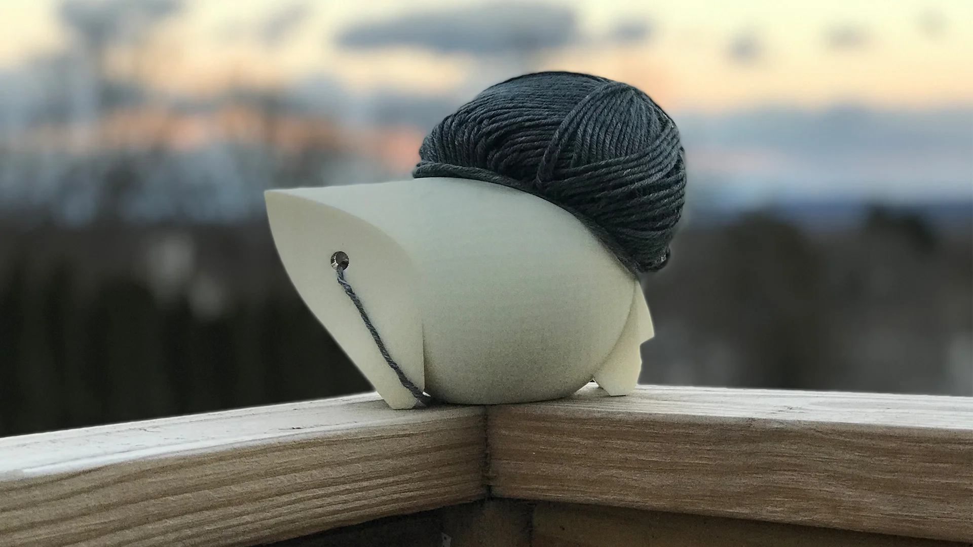 3D printed “hedgehog” that holds and spools yarn