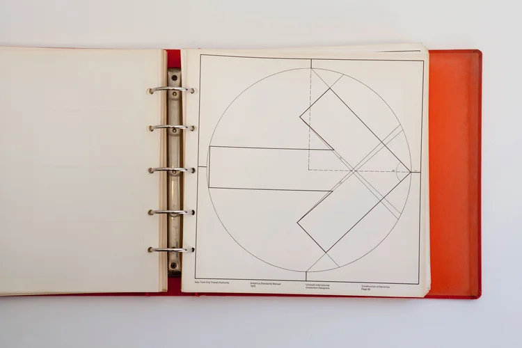 Manual page showing the construction grid for a directional arrow