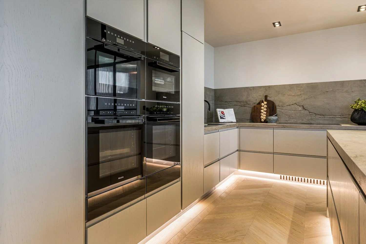 SUNA INTERIOR DESIGN_LONDON SQUARE_NINE ELMS PENTHOUSE SPEC 005.jpg