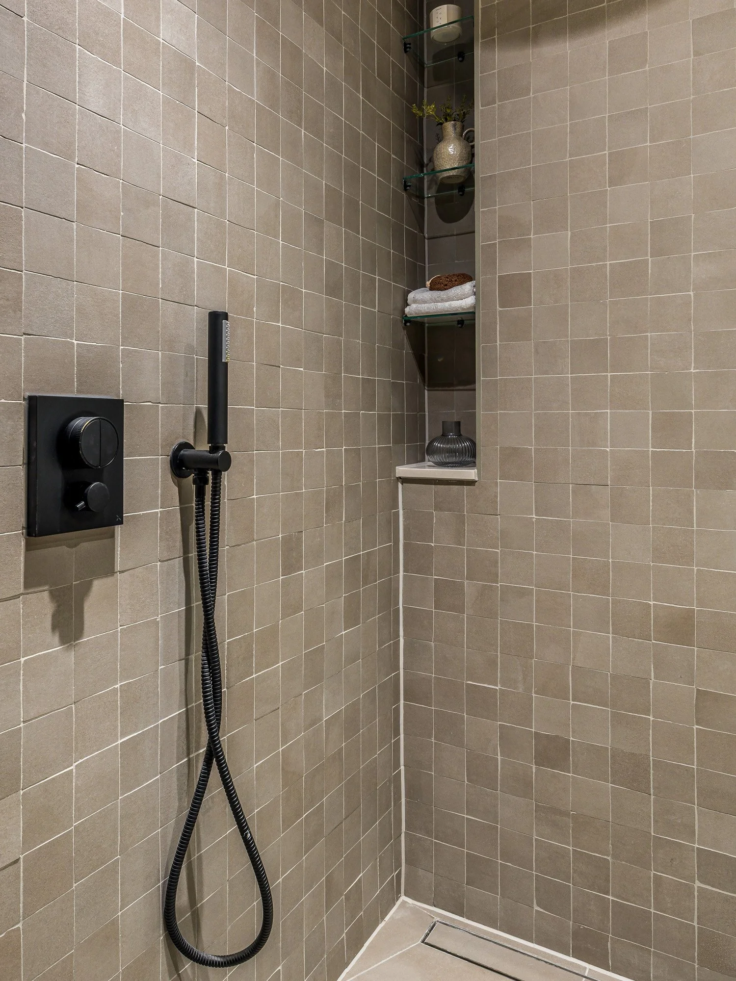 SUNA INTERIOR DESIGN_LONDON SQUARE_NINE ELMS PENTHOUSE SPEC 013.jpg