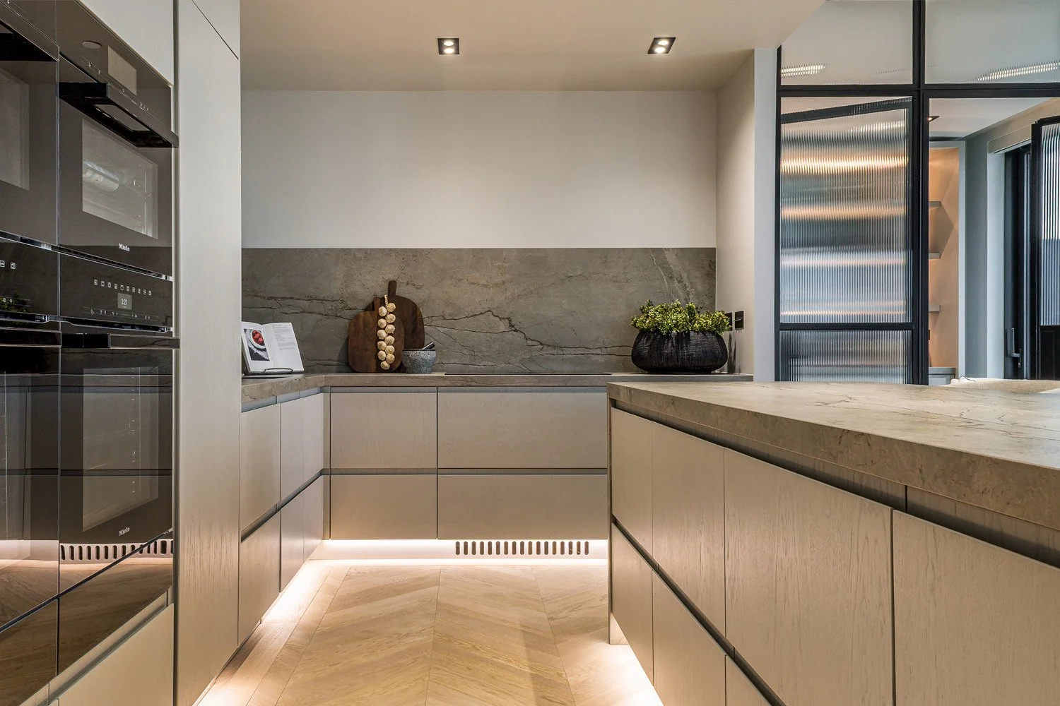 SUNA INTERIOR DESIGN_LONDON SQUARE_NINE ELMS PENTHOUSE SPEC 037.jpg