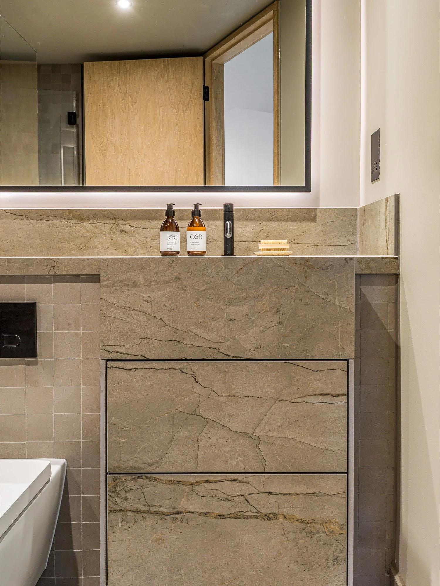 SUNA INTERIOR DESIGN_LONDON SQUARE_NINE ELMS PENTHOUSE SPEC 040.jpg