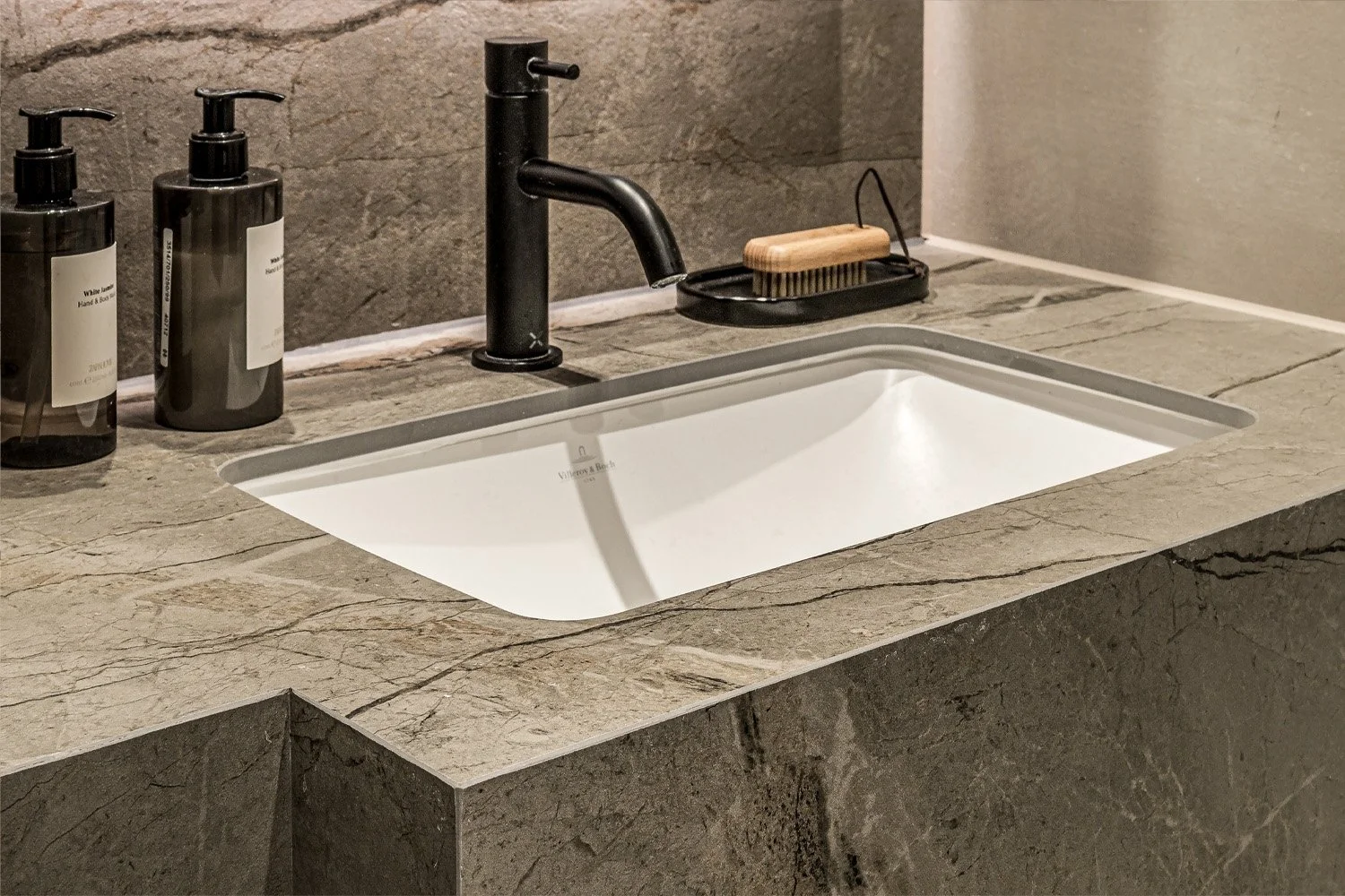 SUNA INTERIOR DESIGN_LONDON SQUARE_NINE ELMS PENTHOUSE SPEC 050.jpg