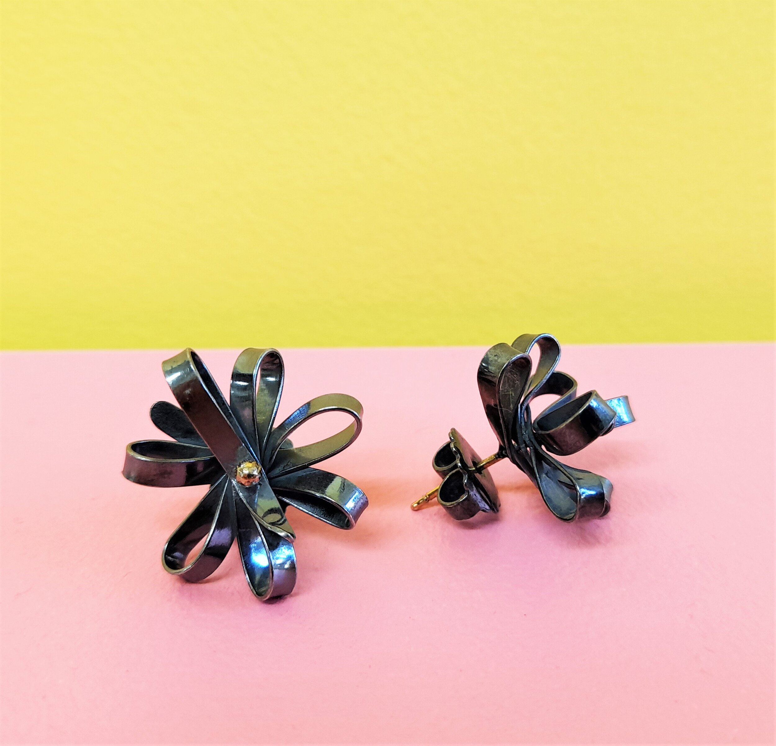 FRANCES STACHL : Ribbon studs