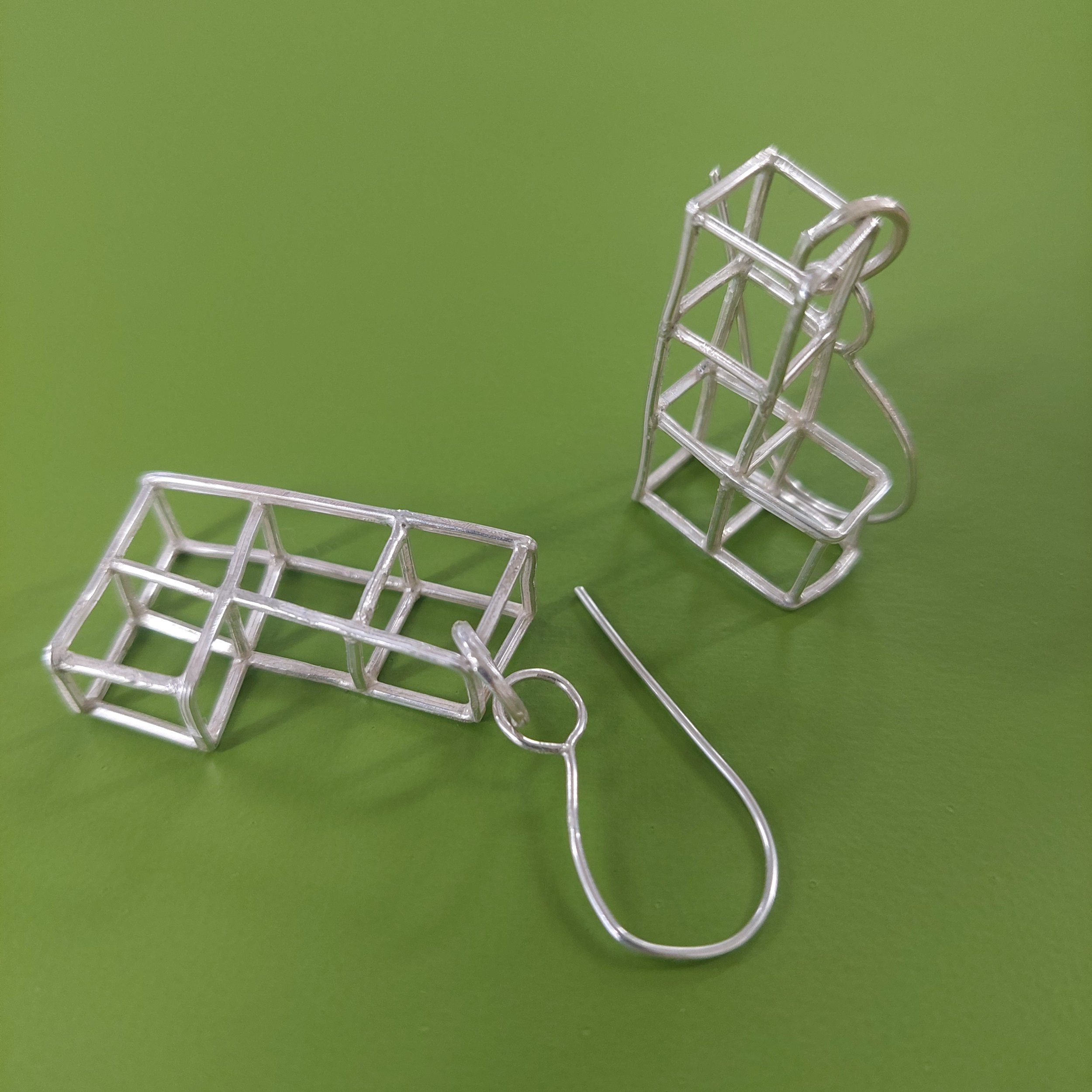 JENNIFER LARACY : EARRINGS