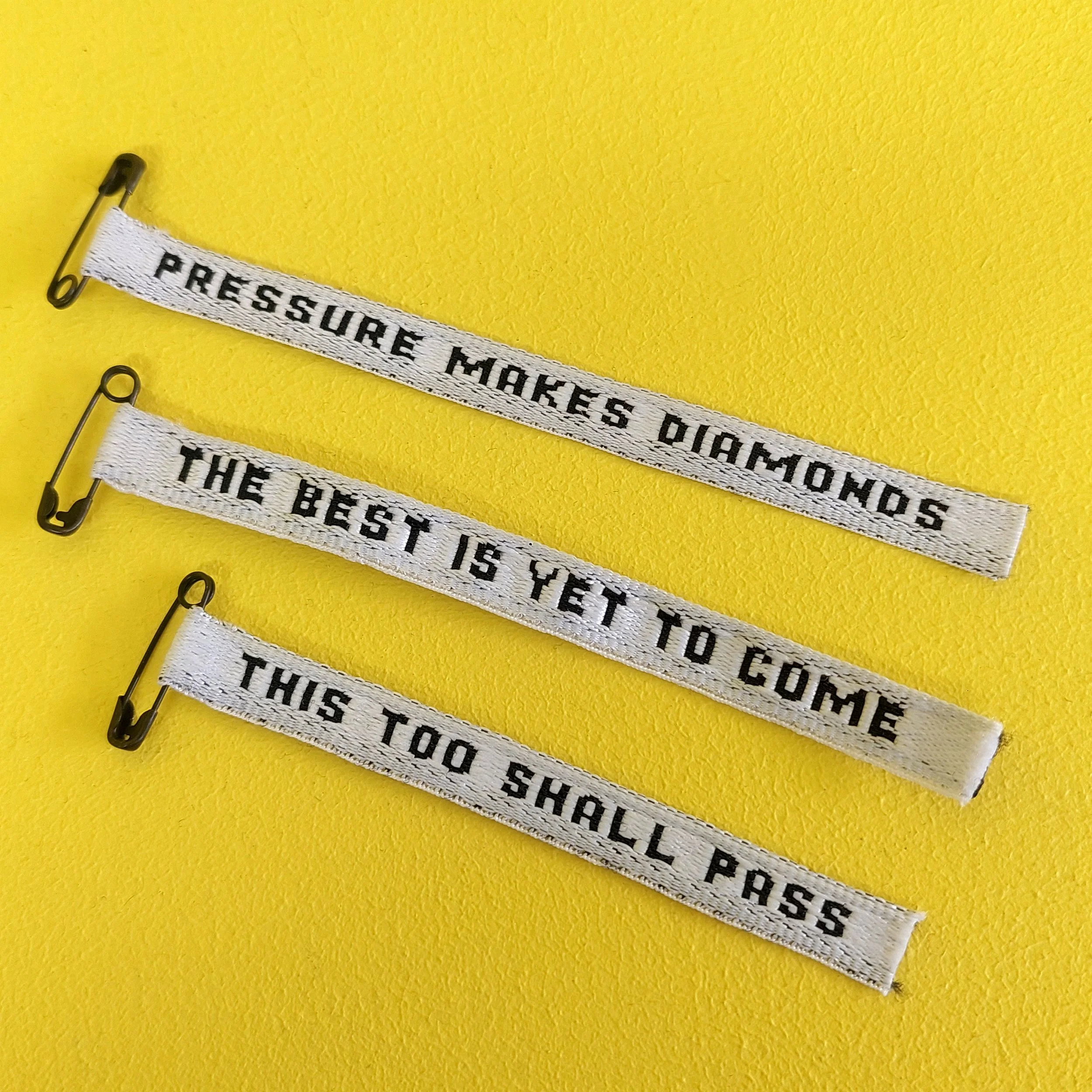 SARAH READ : PIN SET
