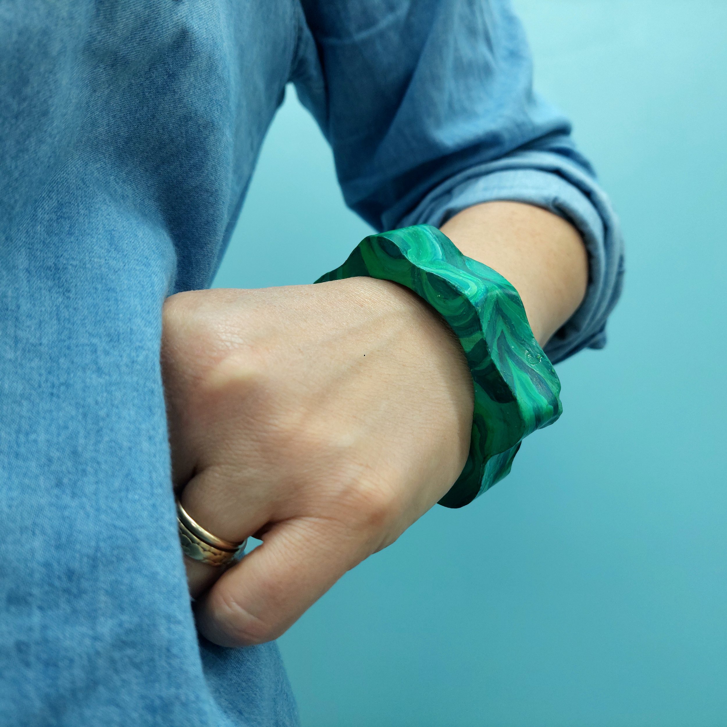 JENNIFER LARACY : COLOSSUS BANGLE