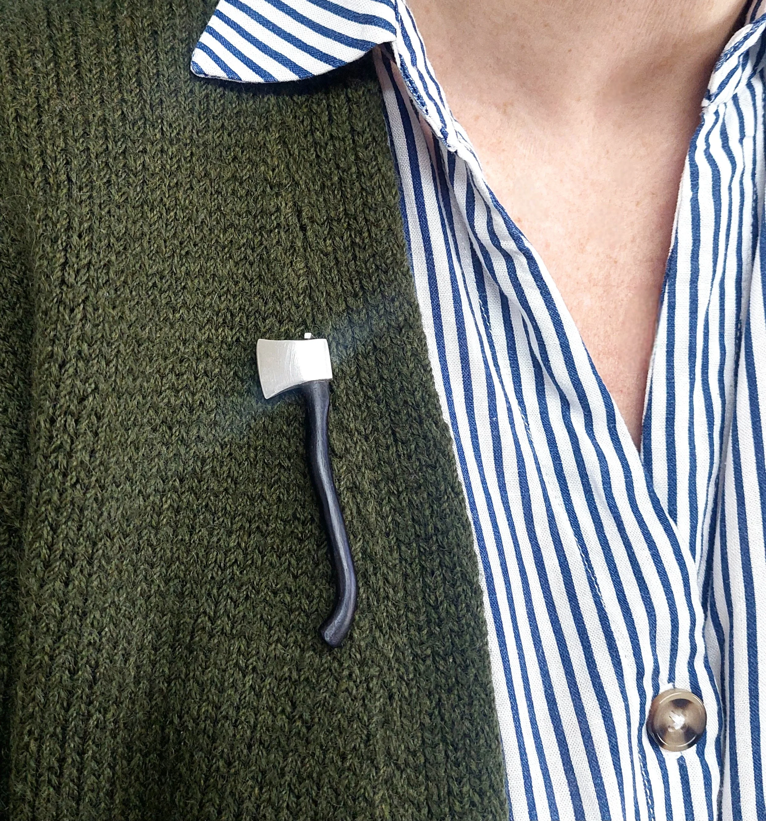 JANE DODD : AXE BROOCH