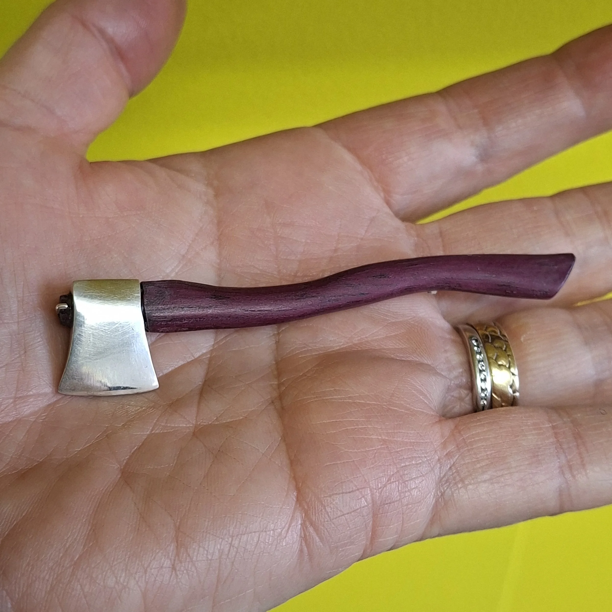 JANE DODD : AXE BROOCH