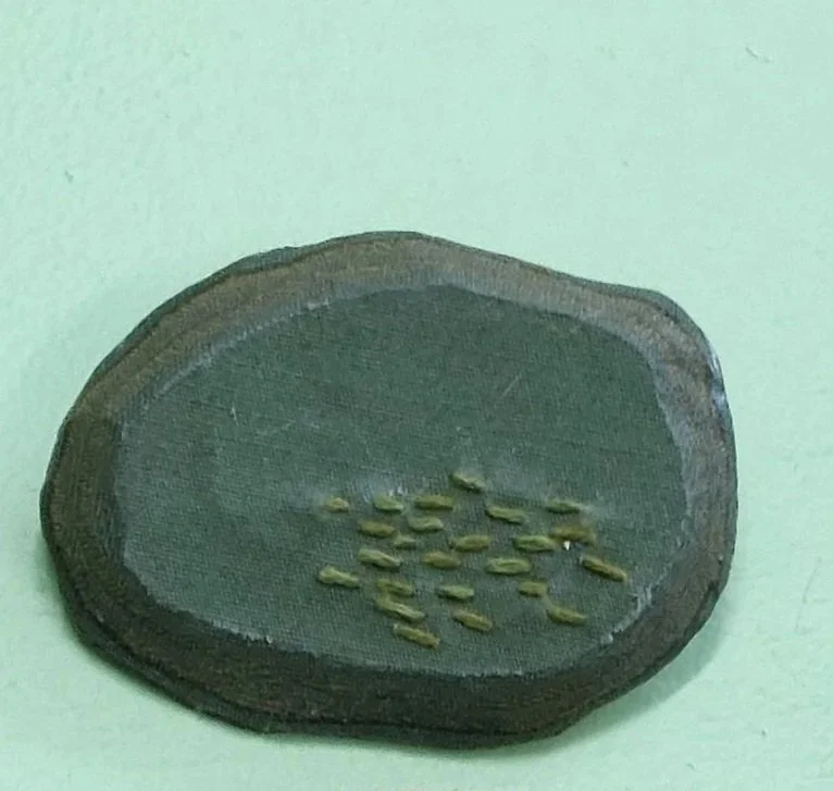 GRACE YU PIPER : PEBBLE BROOCHES