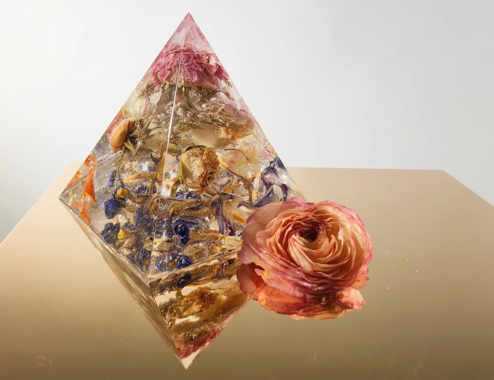 Geometric Resin Pyramids Sassy Diva Designs And Events