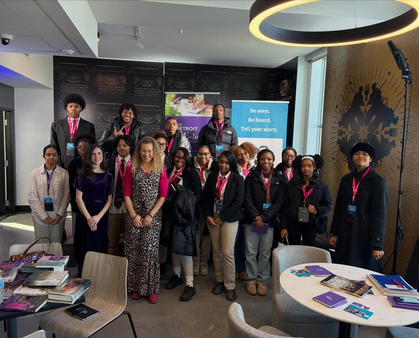 This morning we activated the Shaka Senghor Storytelling Lounge by leading an empowering writing workshop and talk for @bgcgreaterdetroit students! ✍🏾

Detroit Writing Room coach and author @elizabethannatkins encouraged students to journal about th